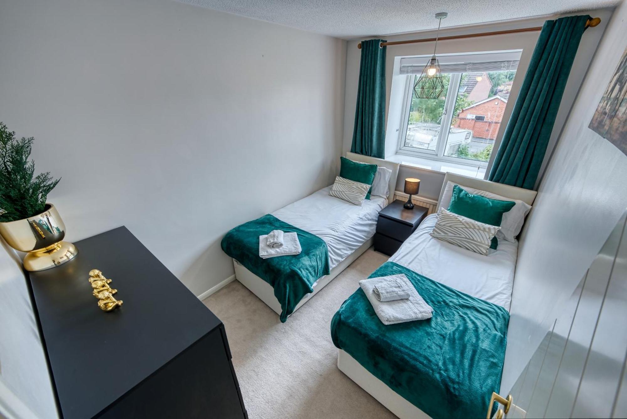 Capri 13 Sa: University-Adjacent House with Garden and Motorway Access Loughborough Exterior photo